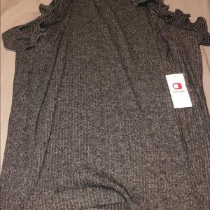 Willow & Root cold shoulder top